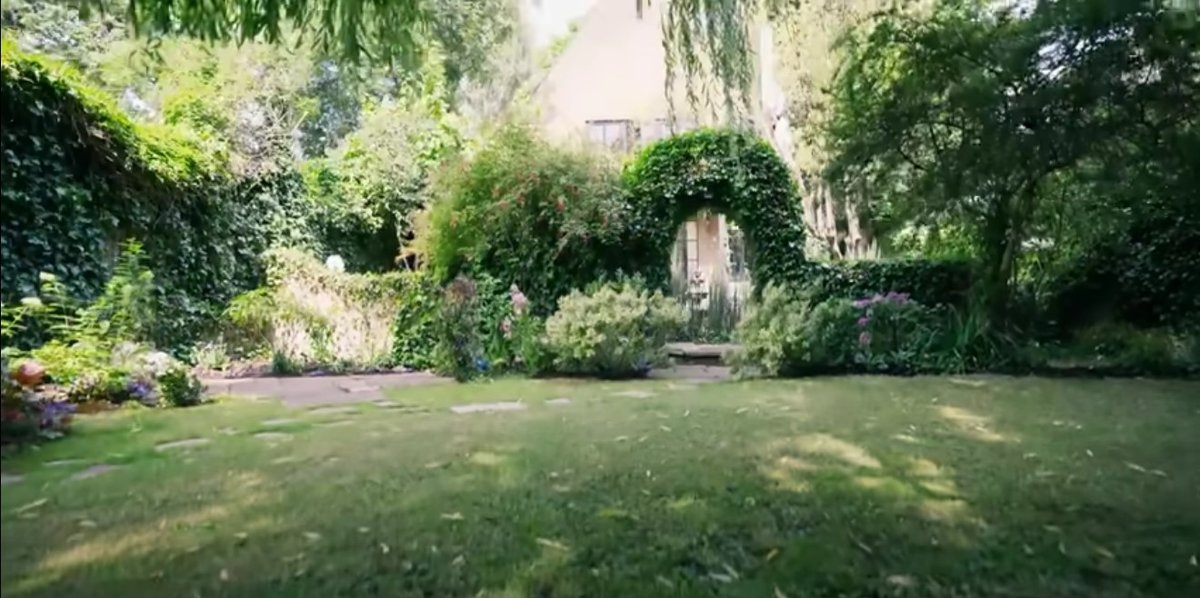 Ora Garden through the green arch